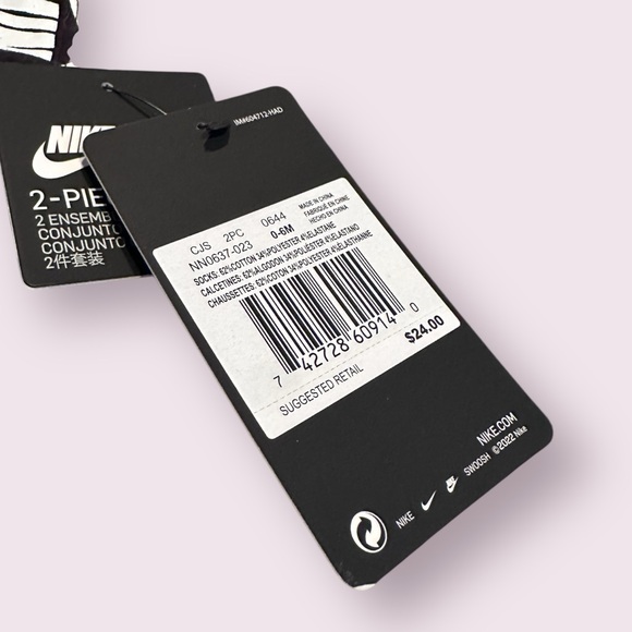 NWT Baby Nike Logo Print Black and White Bodysuit With Booties Set Size 0-6 Mon - Picture 5 of 8